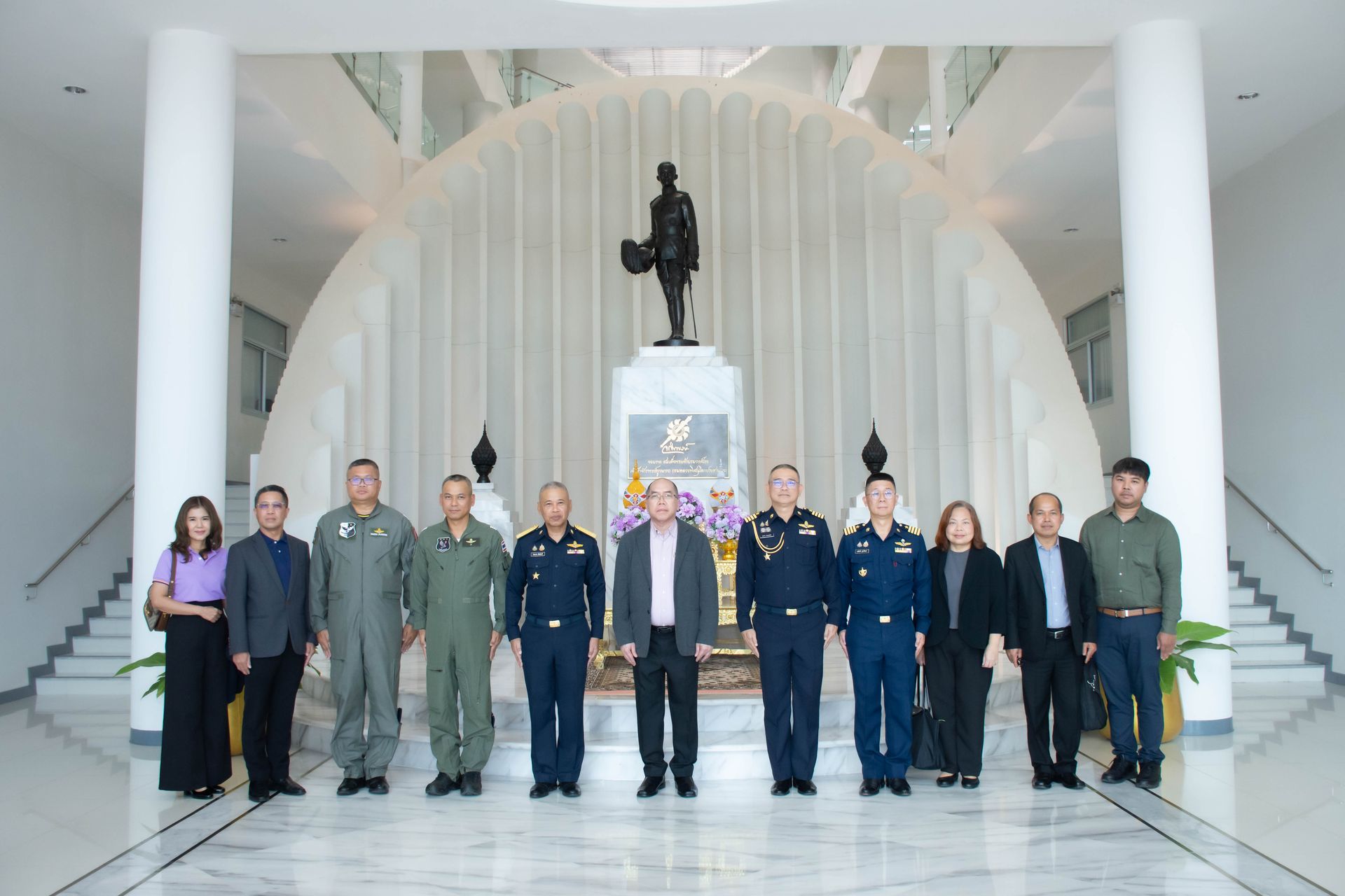 คณะสำนักข่าวกรองแห่งชาติ เยี่ยมชมกิจการโรงเรียนนายเรืออากาศนวมินทกษัตริ ...